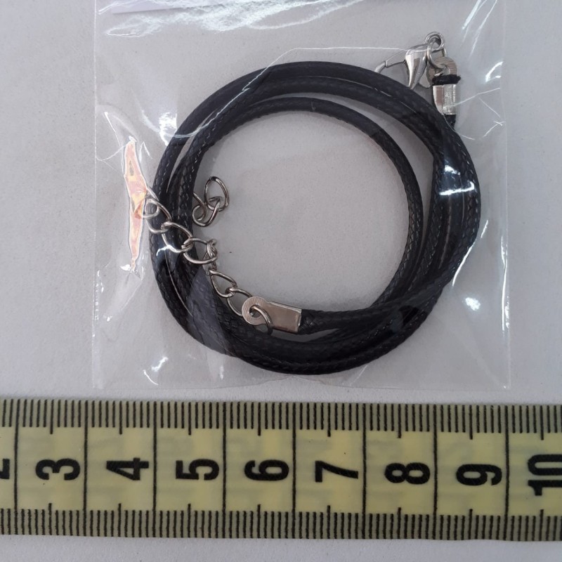 Cuero con broches para collar